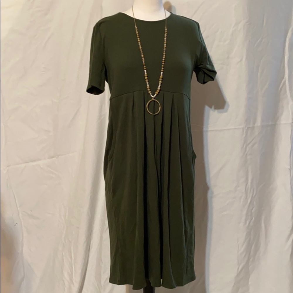 Green short sleeve jersey dress